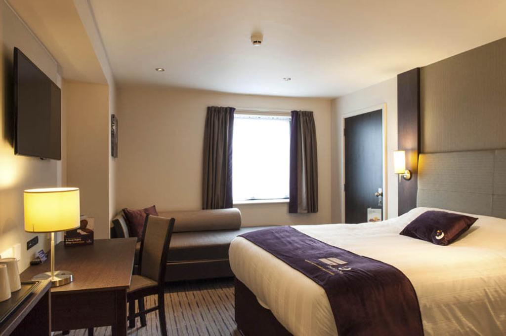 Premier Inn Manchester - Prestwich Buitenkant foto