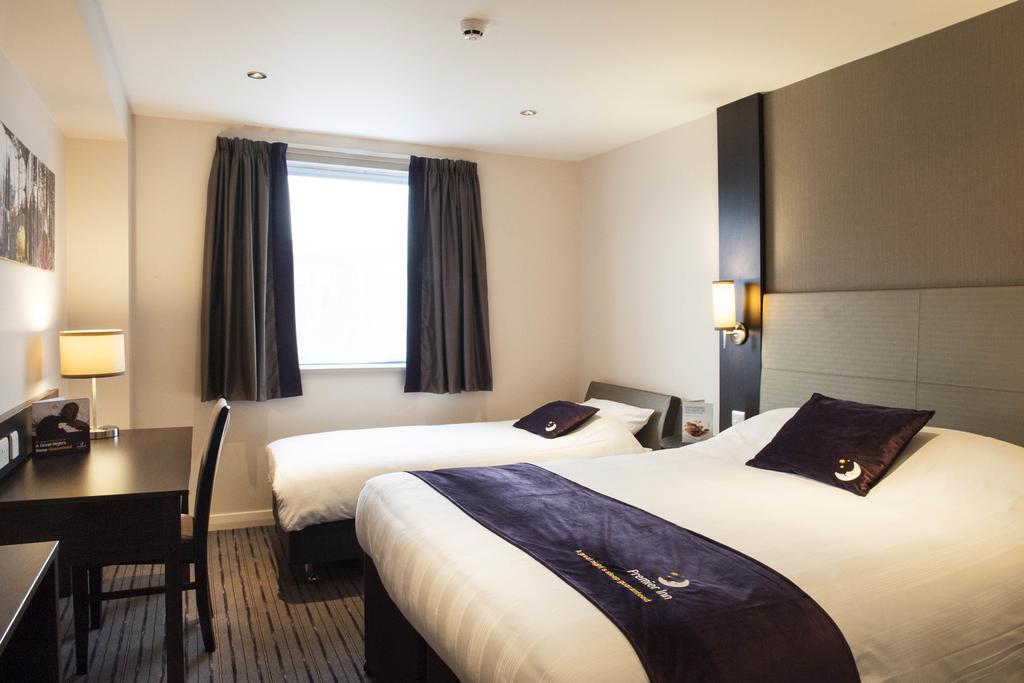 Premier Inn Manchester - Prestwich Buitenkant foto