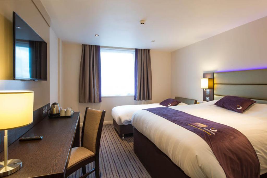 Premier Inn Manchester - Prestwich Buitenkant foto
