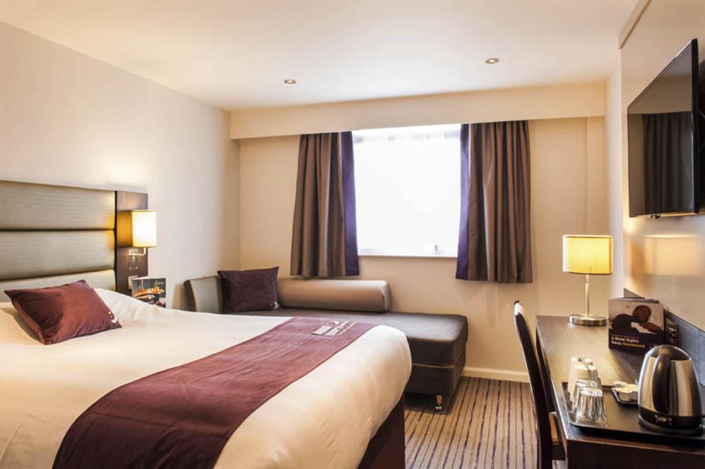 Premier Inn Manchester - Prestwich Buitenkant foto