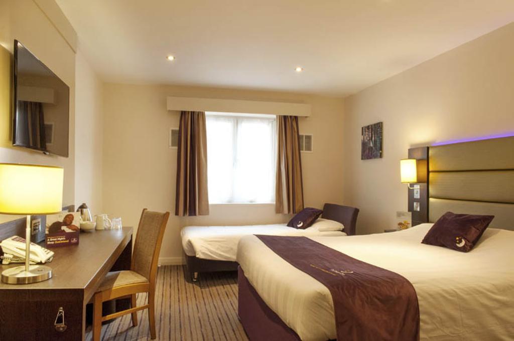 Premier Inn Manchester - Prestwich Buitenkant foto