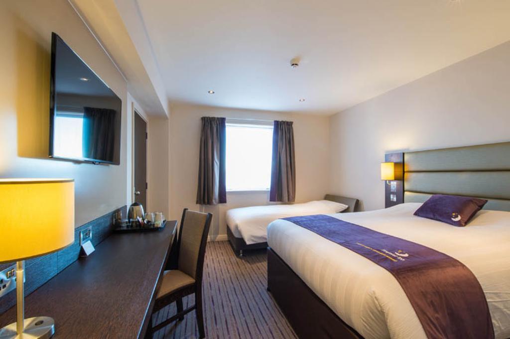 Premier Inn Manchester - Prestwich Buitenkant foto