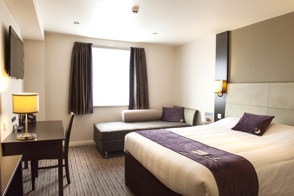 Premier Inn Manchester - Prestwich Buitenkant foto