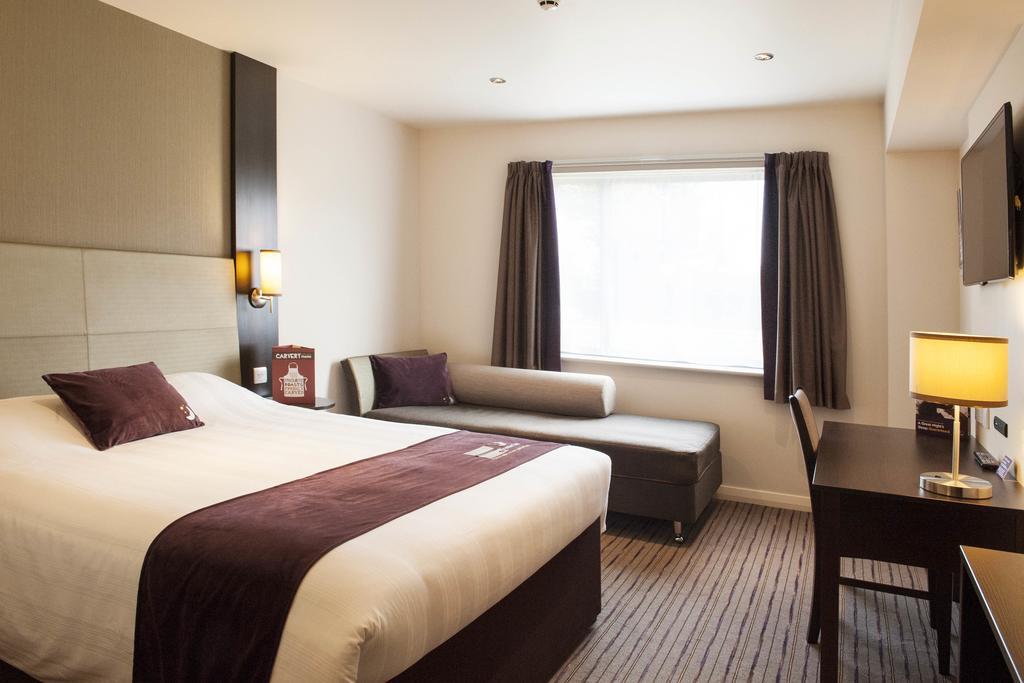 Premier Inn Manchester - Prestwich Buitenkant foto