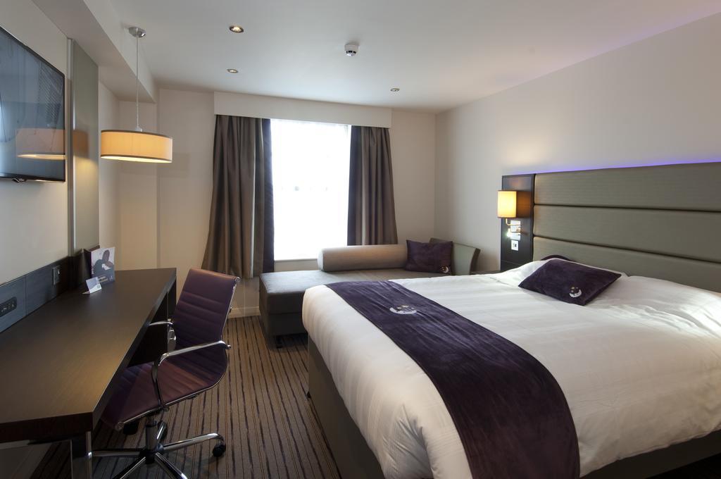 Premier Inn Manchester - Prestwich Buitenkant foto