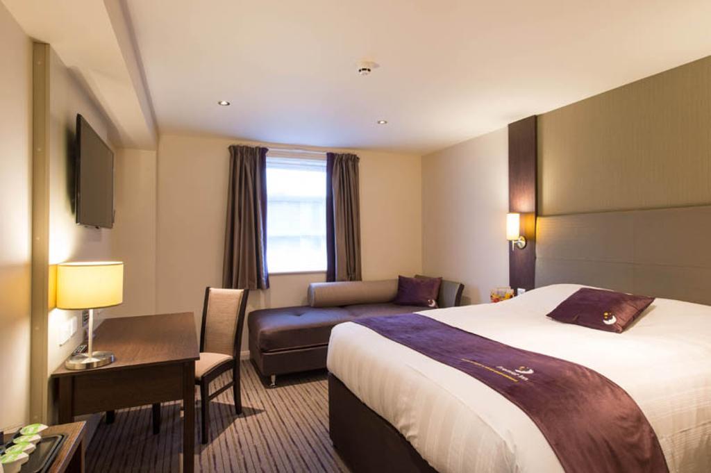 Premier Inn Manchester - Prestwich Buitenkant foto