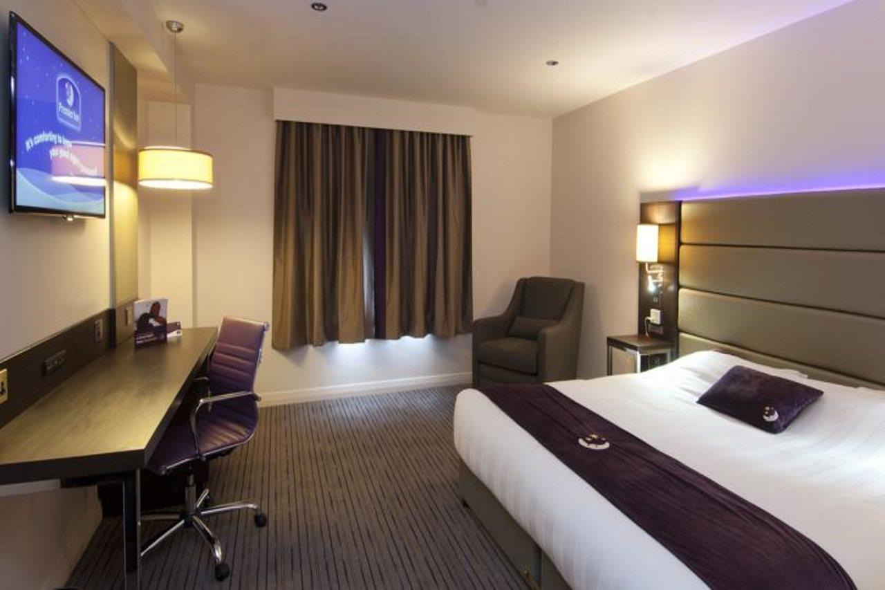 Premier Inn Manchester - Prestwich Buitenkant foto