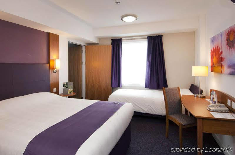 Premier Inn Manchester - Prestwich Buitenkant foto